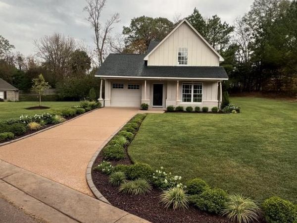 104 Autumnwood Cove, Batesville, MS 38606