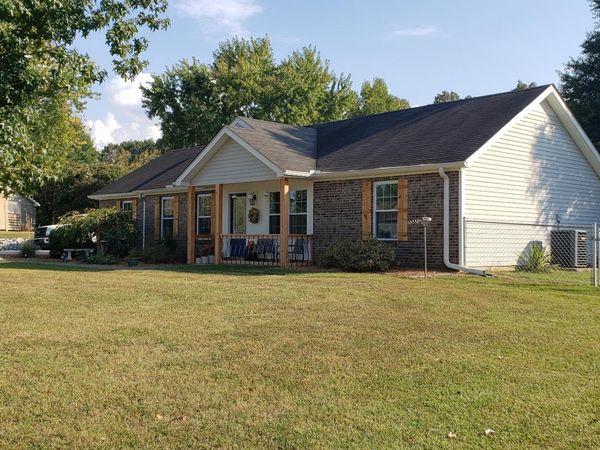 1014 Willowbank Dr , Ashland City, TN 37015