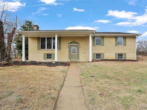 46 W Beacon Hill Road , Fairview Heights, IL 62208