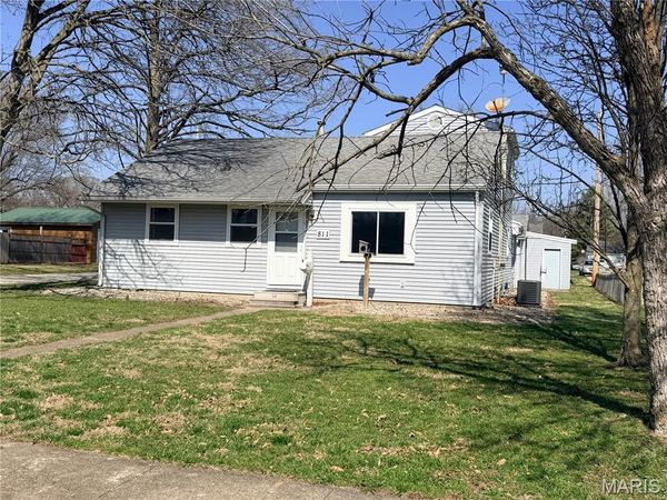 811 Smith Lane , Hillsboro, IL 62049