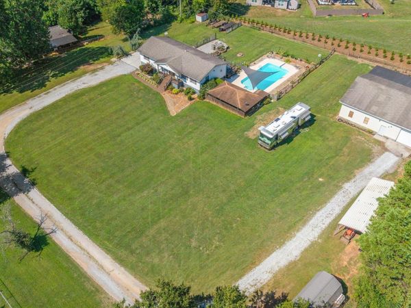 214 Old Clover Hill Rd , Maryville, TN 37803