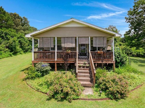 1015 Long Island Road, New Hope 37380