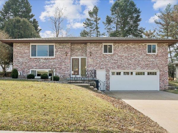 1780 Horizon Court, Dubuque, IA 52001