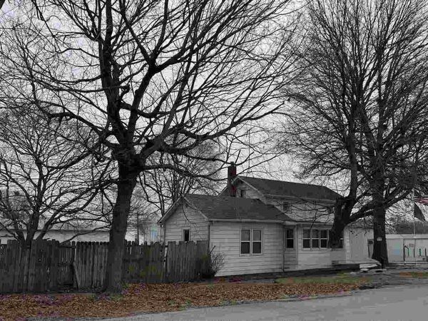 404 Main St, Nichols, IA 52766