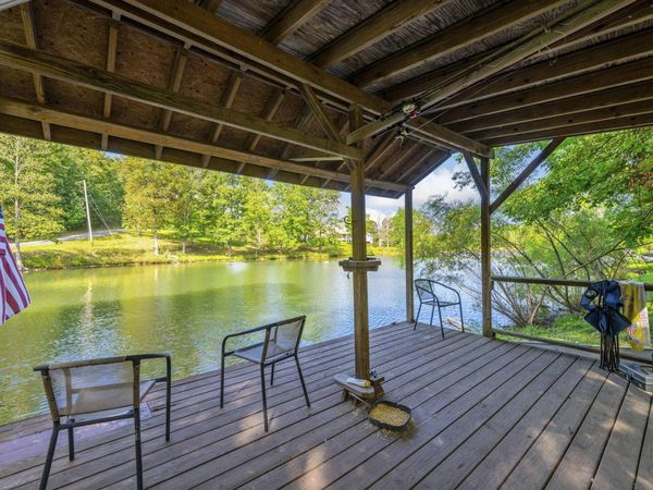 101 Snow Bird Lane , Graysville, TN 37338