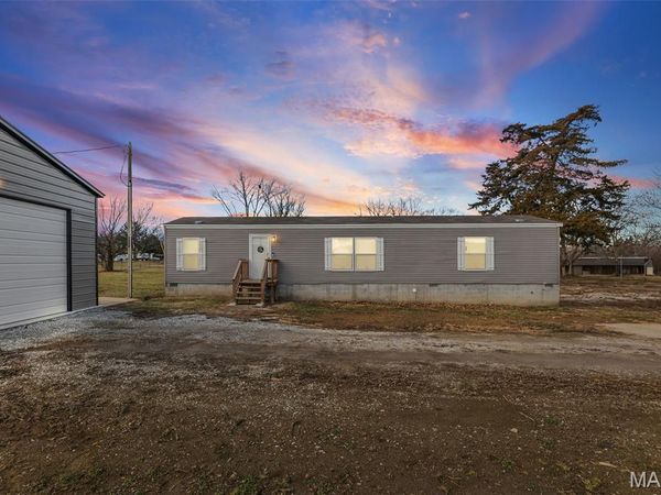 21315 N Emerald Road , Carlyle, IL 62231