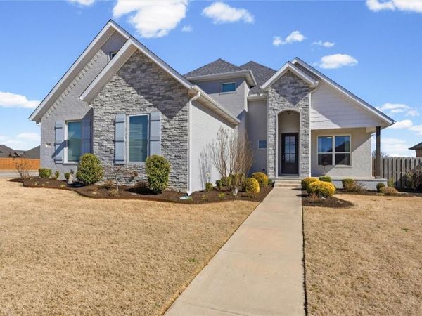 664 Malbec Road , Tontitown, AR 72762