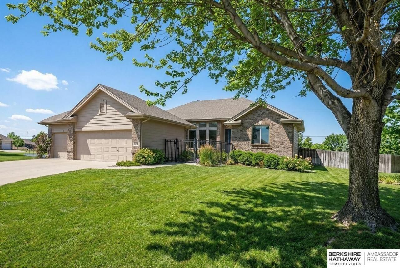 17406 Augusta Circle , Omaha, NE 68136