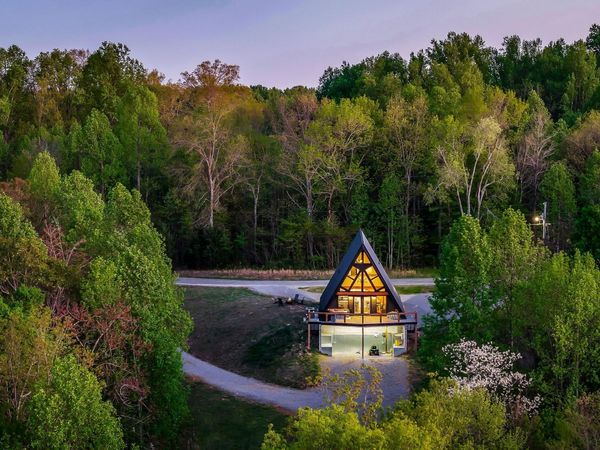 825 Hunters Landing Ln , Smithville, TN 37166