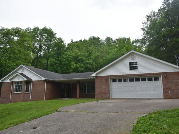 6 Campbell Ln , Pleasant Shade, TN 37145
