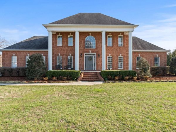 104 FAIRWAYS BLVD W, Tullahoma, TN 37388