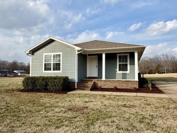 904 Fall River Rd , Lawrenceburg, TN 38464