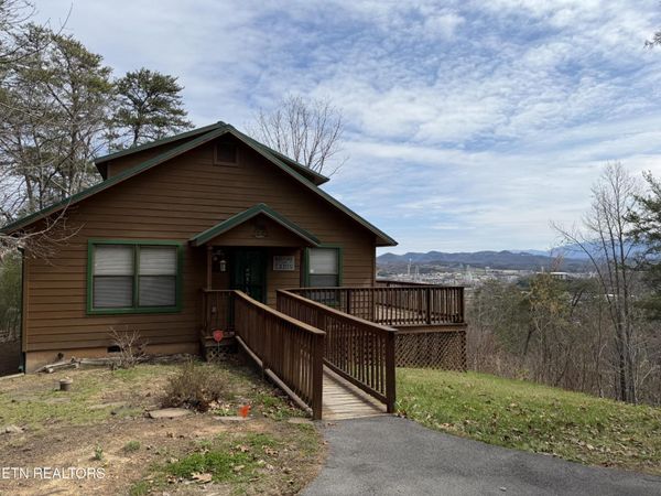 801 Lloyd Huskey Rd , Sevierville, TN 37863