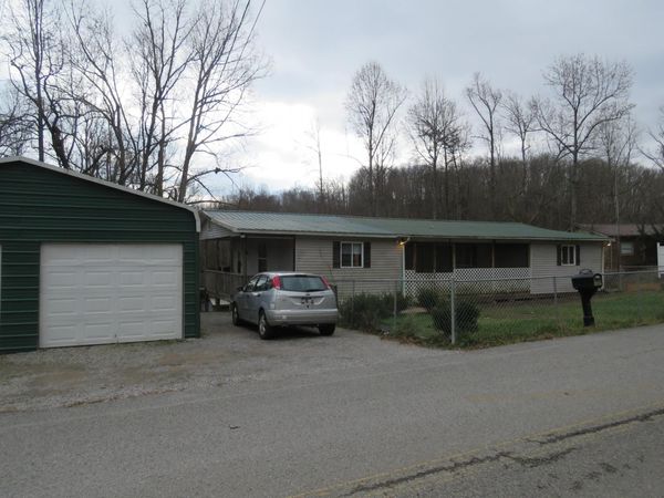 2783 Hillwood St , Monterey, TN 38574