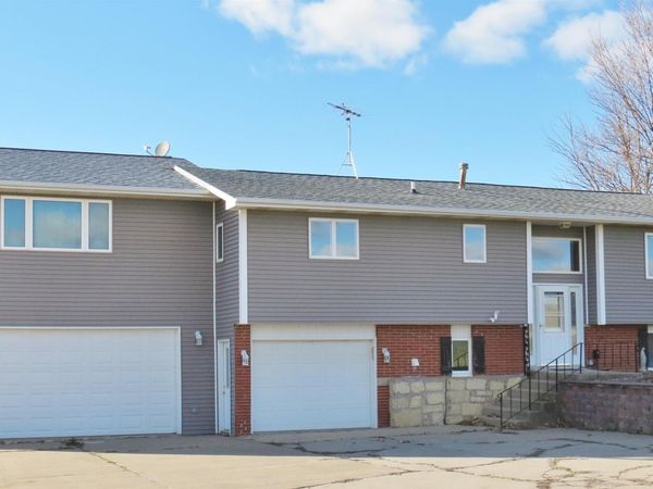 2120 174th Avenue, Maquoketa, IA 52060