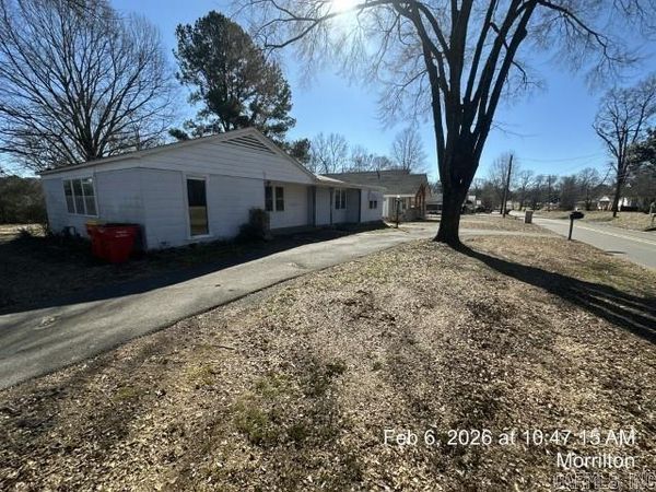 710 Oak N , Morrilton, AR 72110