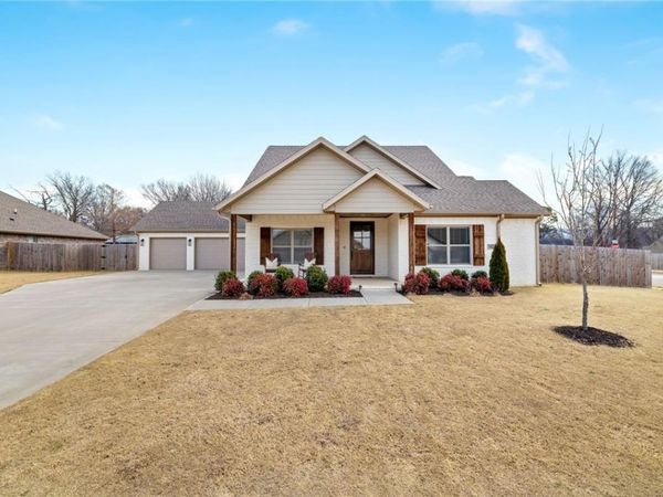 142 N Sheep Dog Avenue , Farmington, AR 72730