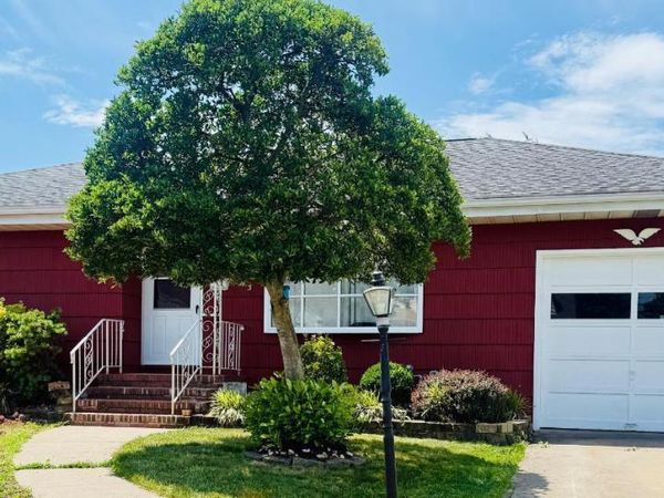 93 N Washington Avenue N, Colonia, NJ 07067