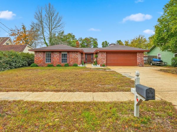 22 E Casa Loma Drive, Mary Esther, FL 32569