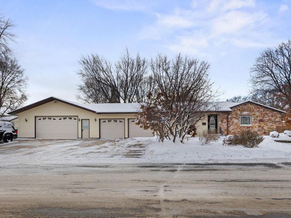 200 Griffin Avenue NE, Hutchinson, MN 55350
