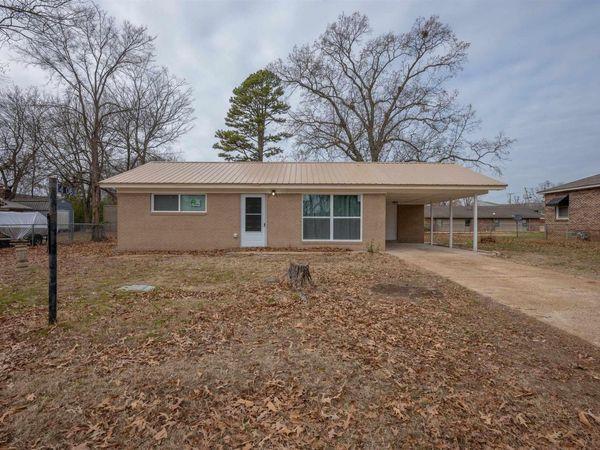 406 Sidney St , Batesville, AR 72501