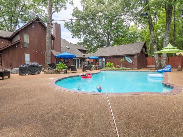 8833 EATONWICK DR, Cordova, TN 38016