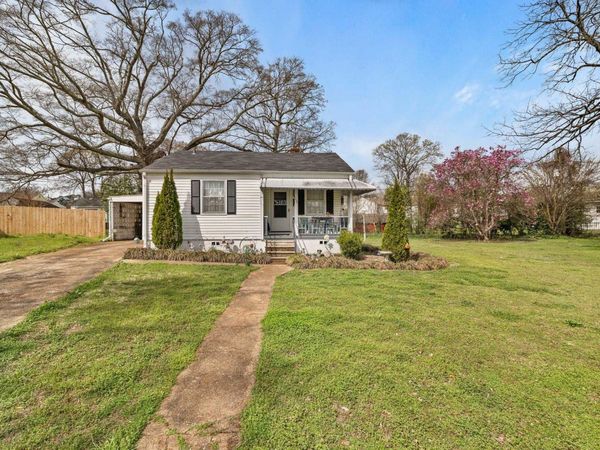 1208 Cedar Cir, Sheffield, AL 35660