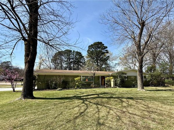 208 S Phoenix Avenue , Russellville, AR 72801