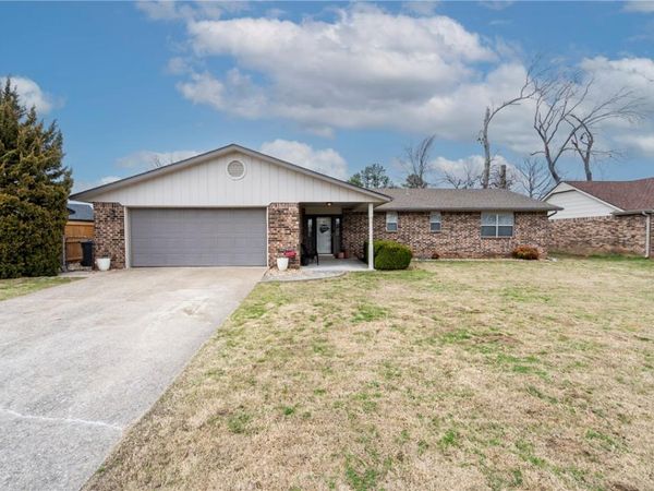 1405 W Mimosa Street , Rogers, AR 72758