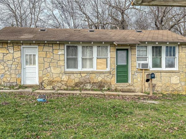 401 N College Street , Yellville, AR 72687