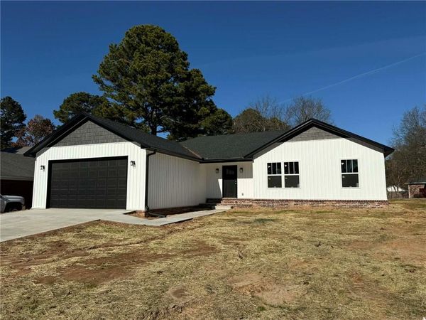 1018 E Norristown Circle , Russellville, AR 72802