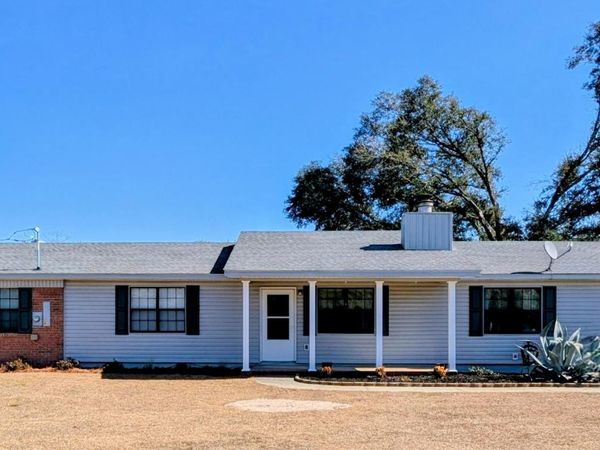 27 Park Avenue, Hazlehurst, GA 31539
