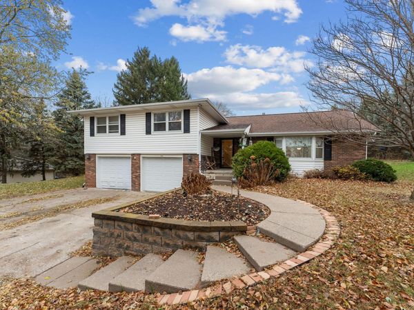 2685 NORTHWOOD DR, Muscatine, IA 52761