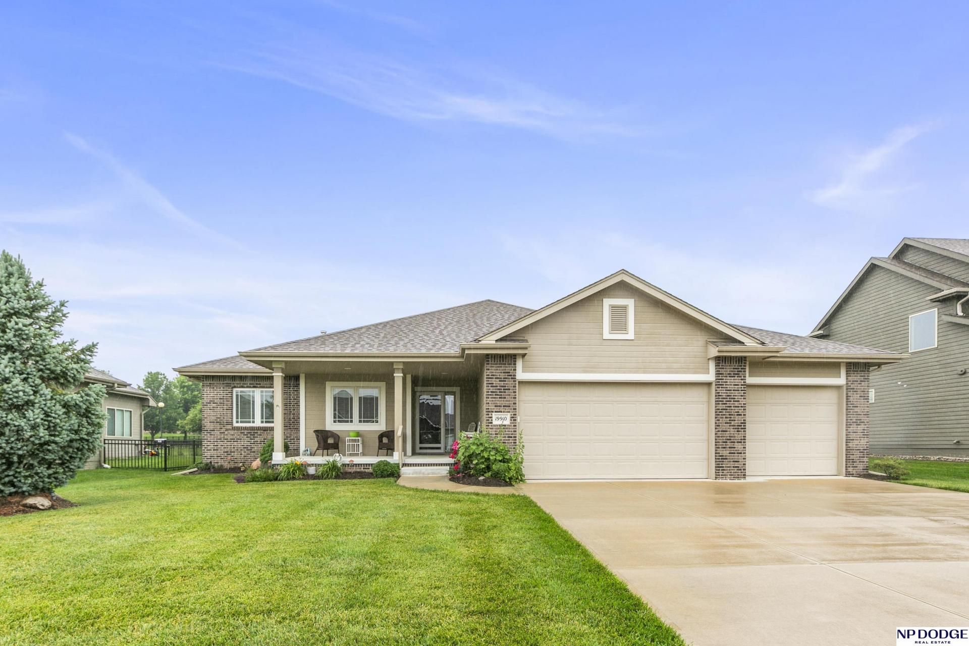 19910 Oak Street , Gretna, NE 68028