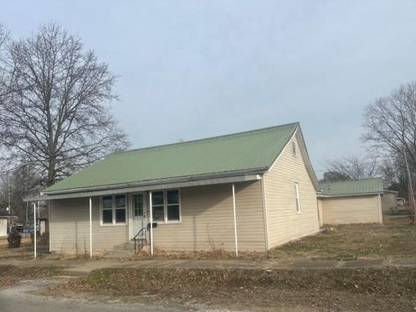 307 E Parker Street , Pinckneyville, IL 62274