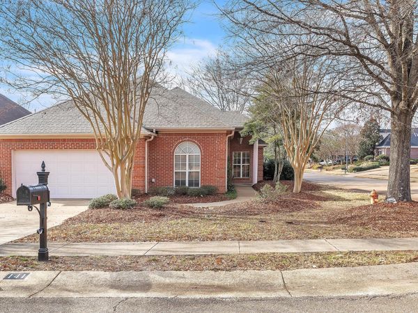 141 Dover Ct, Starkville, MS 39759
