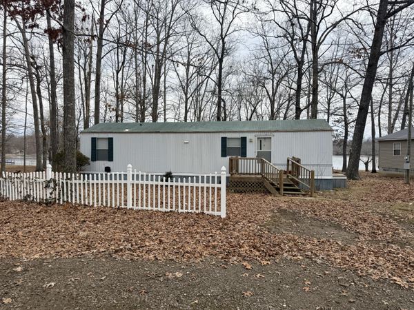 562 Lakeshore Dr , Beechgrove, TN 37018