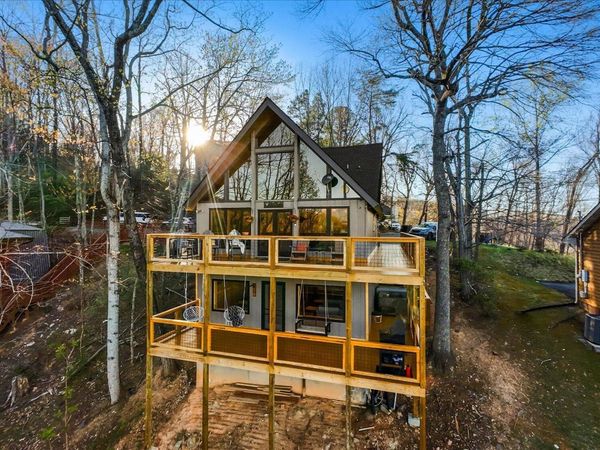 1427 Nordic Drive , Gatlinburg, TN 37738