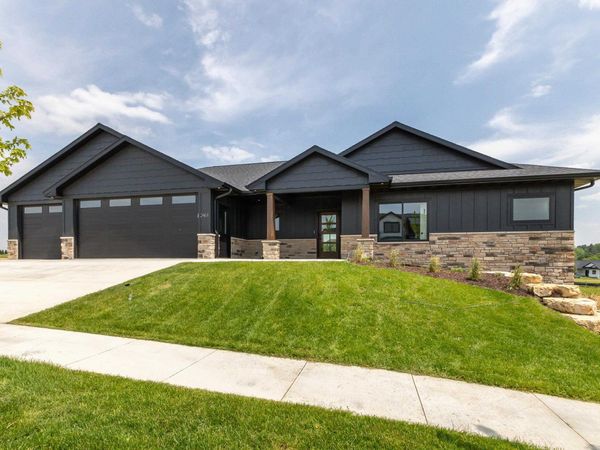 2461 Whisper Woods Lane, Dubuque, IA 52003