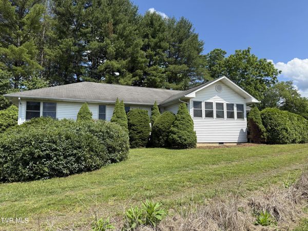 318 Pinecrest Street, Mountain City, TN 37683