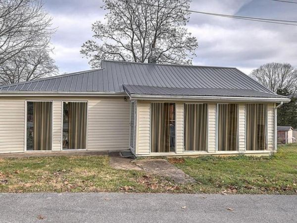 252 Ashville Avenue, Mount Carmel, TN 37645