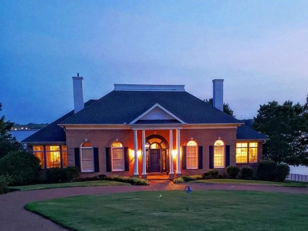 487 Lakeshore Dr , Lexington, TN 38351