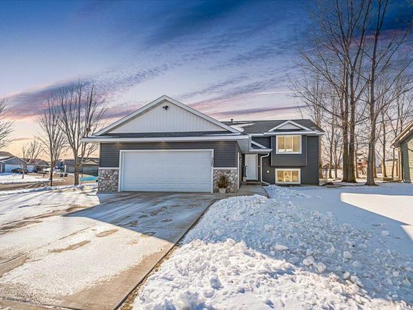 320 Bluebill Street , Baldwin, WI 54002