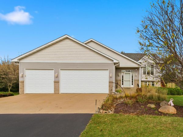 696 Buttercup Court , Hudson, WI 54016