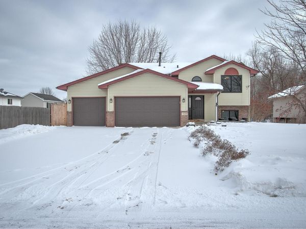1220 10th Avenue SE, Cambridge, MN 55008