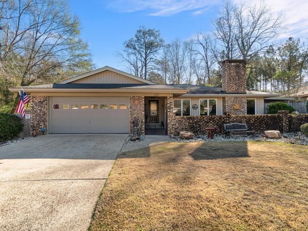 222 Springhill Dr., Hattiesburg, MS 39402