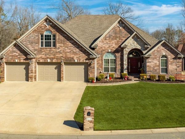 303 Corondelet , Maumelle, AR 72113