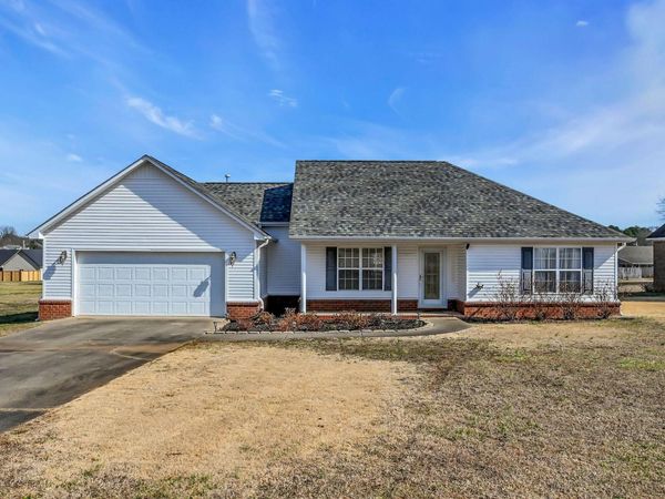 265 Cloverleaf Cir, Killen, AL 35645