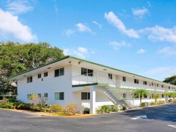 2 Westwood Avenue, Unit 207g, Tequesta, FL 33469