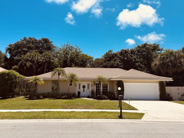 2758 Biarritz Drive , Palm Beach Gardens, FL 33410